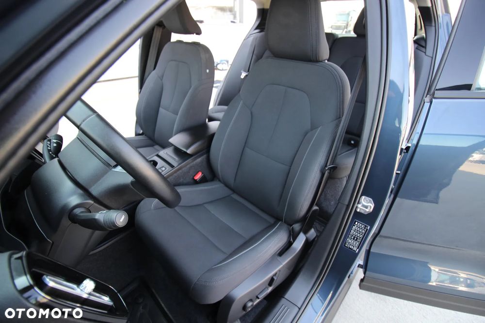 Volvo XC 40 T3 Momentum Pro - 24