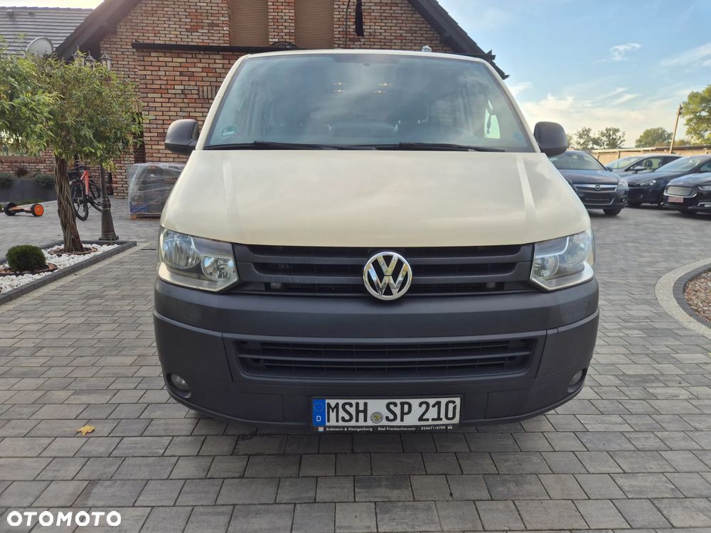 Volkswagen Caravelle - 9