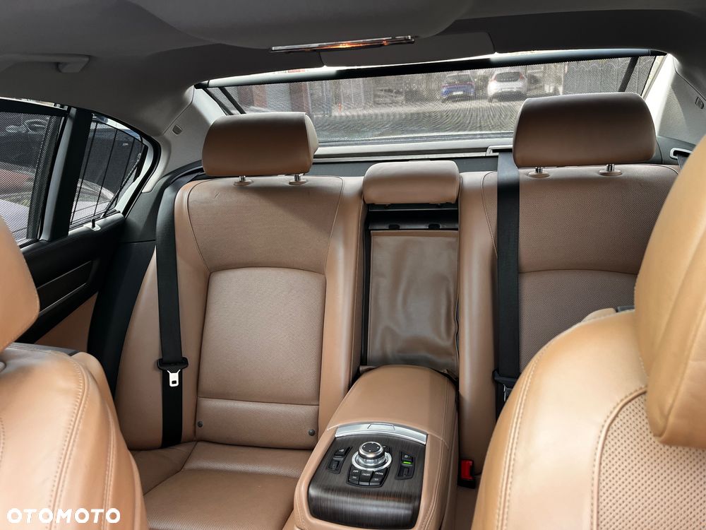 BMW Seria 7 750i xDrive - 39