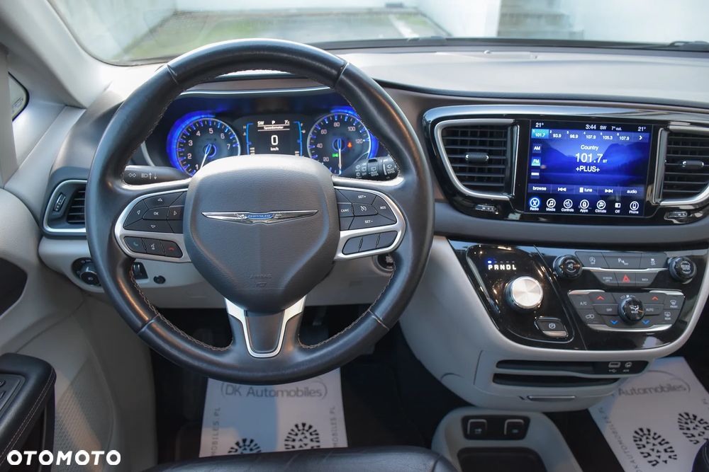 Chrysler Pacifica - 27