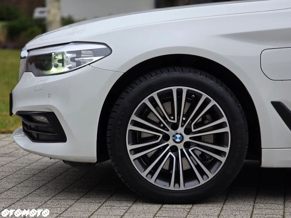 BMW Seria 5 530e iPerformance xDrive Sport Line sport - 34