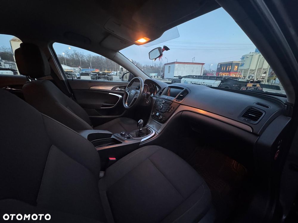Opel Insignia 1.6 - 9