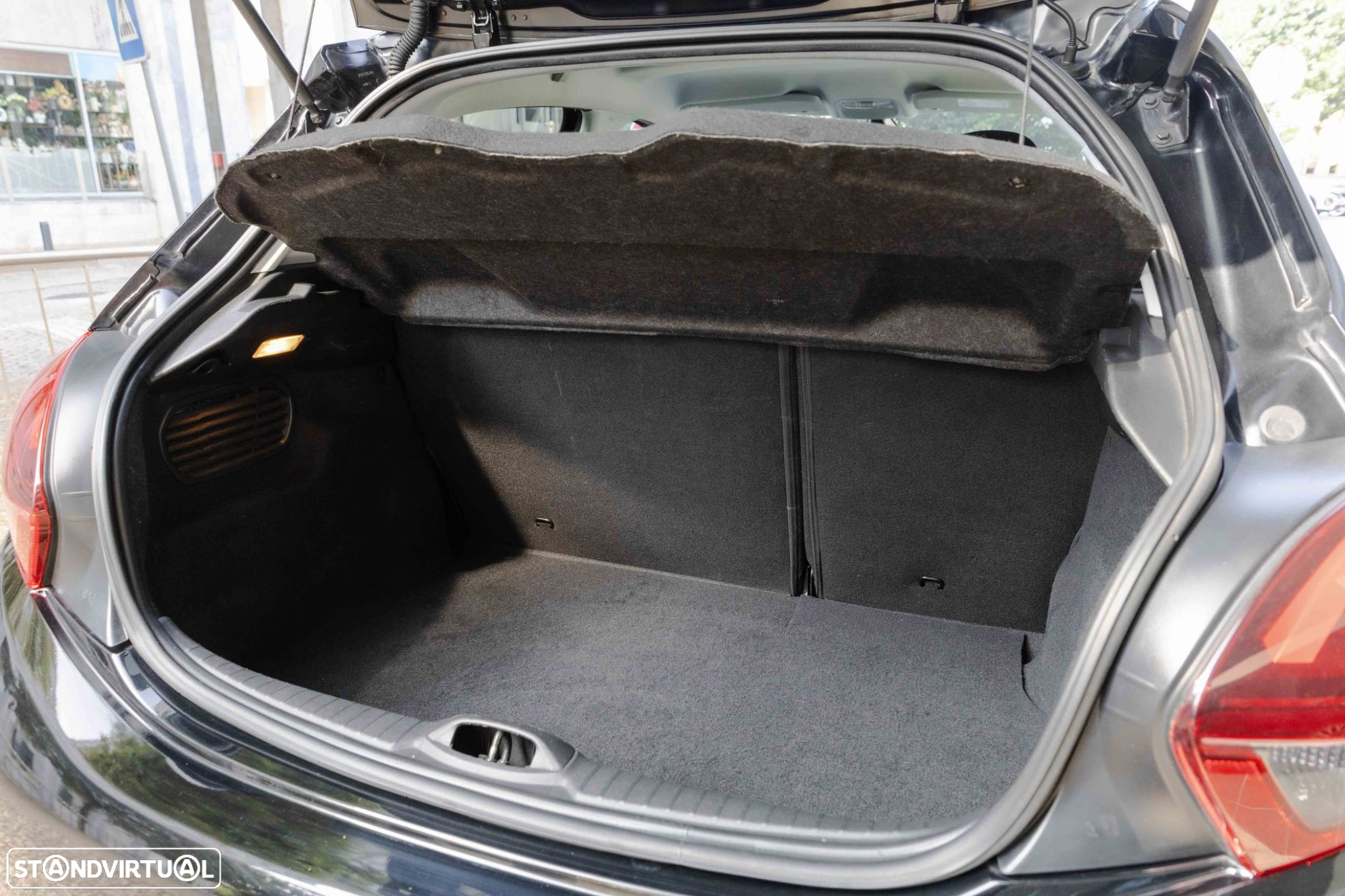 Peugeot 208 1.5 BlueHDi Signature - 18