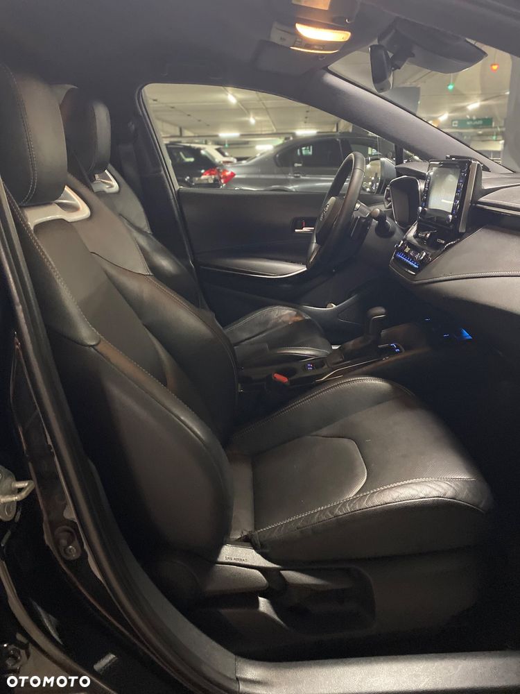 Toyota Corolla 2.0 Hybrid Executive - 24