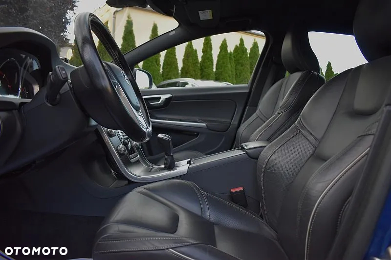 Volvo V60 D4 R-Design - 10