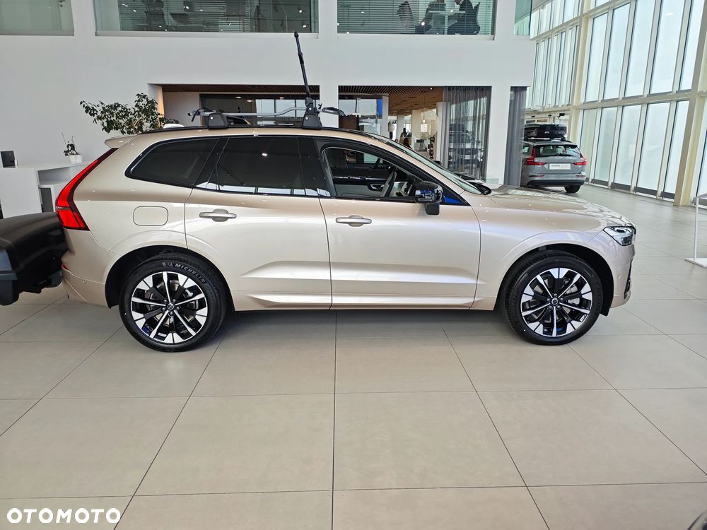 Volvo XC 60 T6 Plug-In Hybrid AWD Ultra Dark - 4