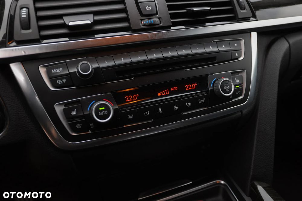 BMW Seria 3 320d Luxury Line - 22