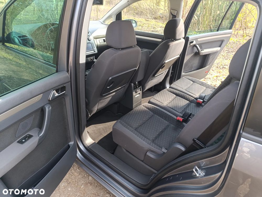 Volkswagen Touran - 19