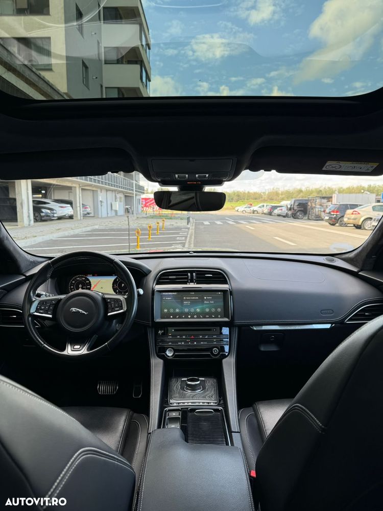 Jaguar F-Pace 25d AWD Aut. R-Sport - 16