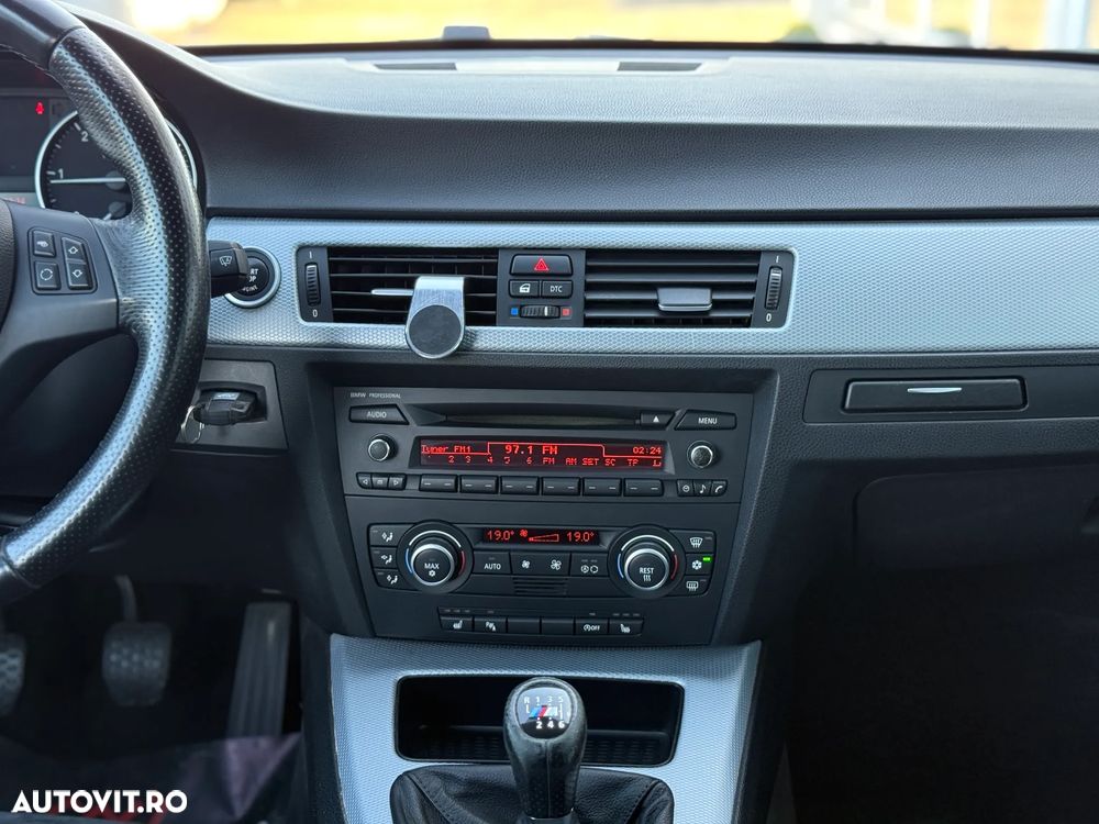 BMW Seria 3 318d - 15