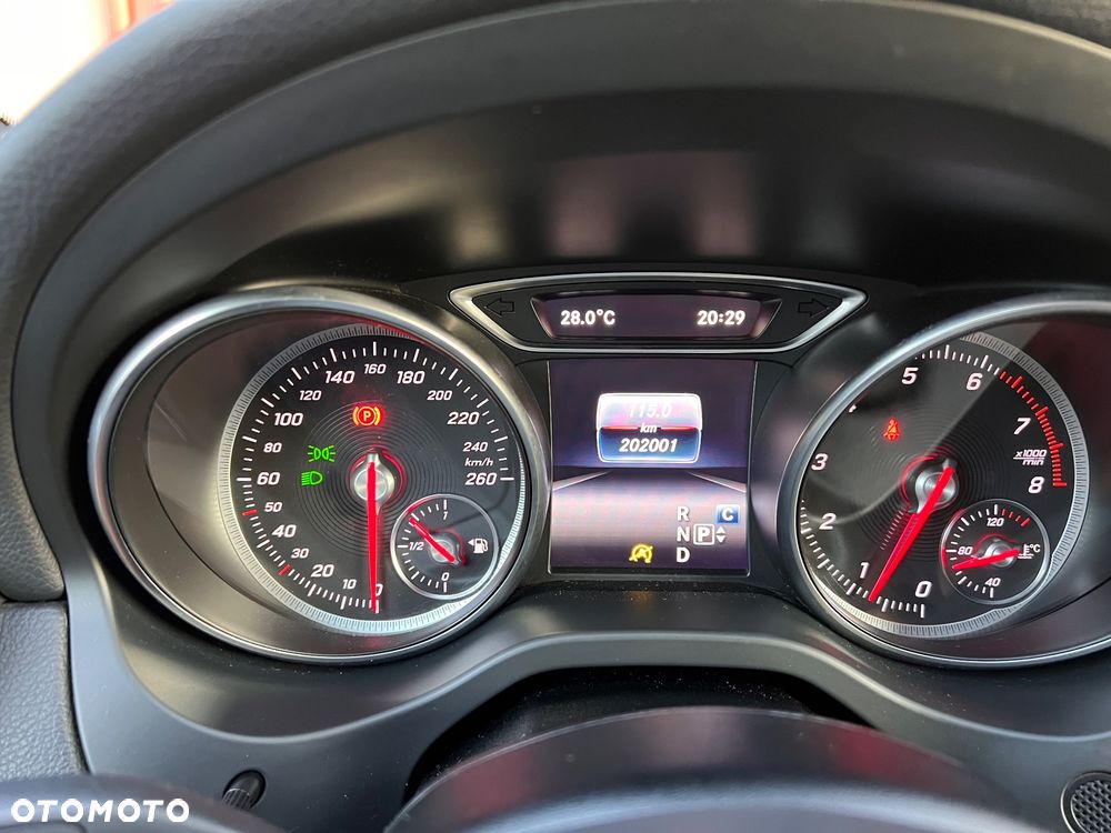 Mercedes-Benz CLA 250 4-Matic AMG Line - 24