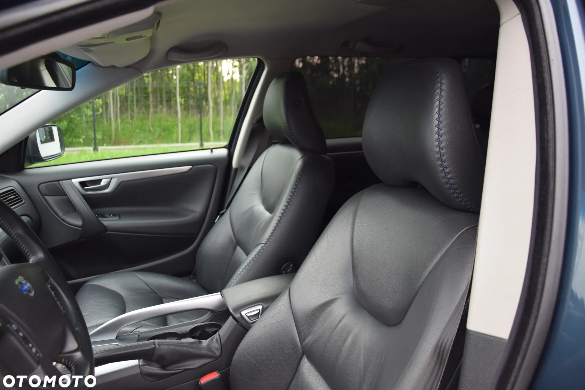 Volvo XC 70 D5 AWD Momentum - 27
