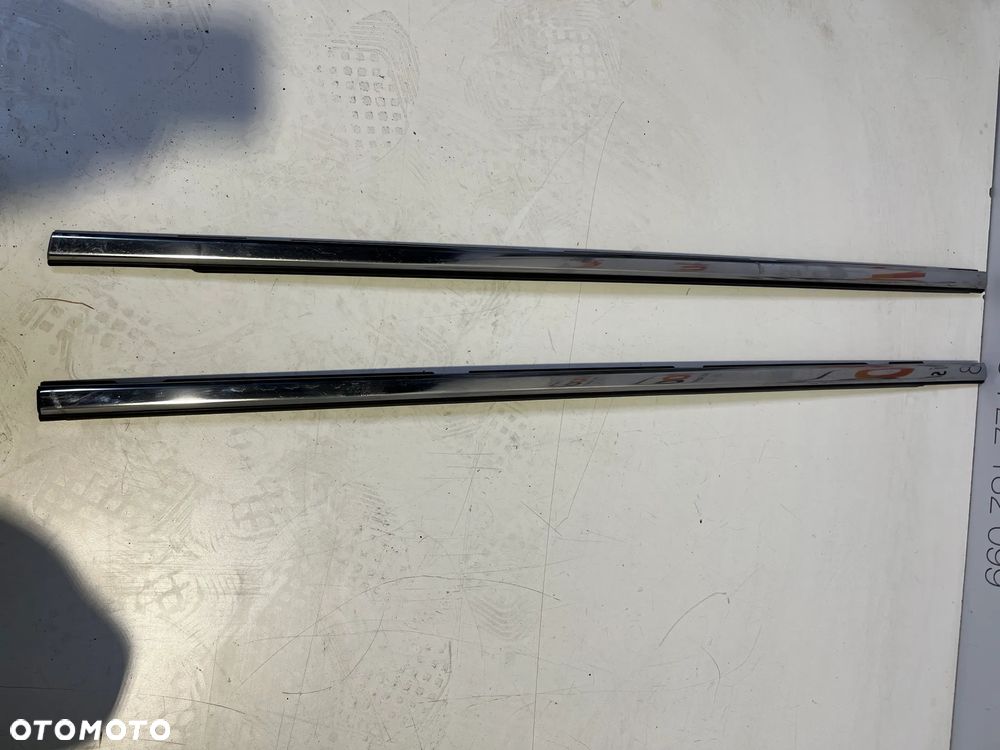 LISTWA ZGARNIAJĄCA PRAWA/LEWA PRZÓD PEUGEOT 3008 5008 II 9811240480 - 1