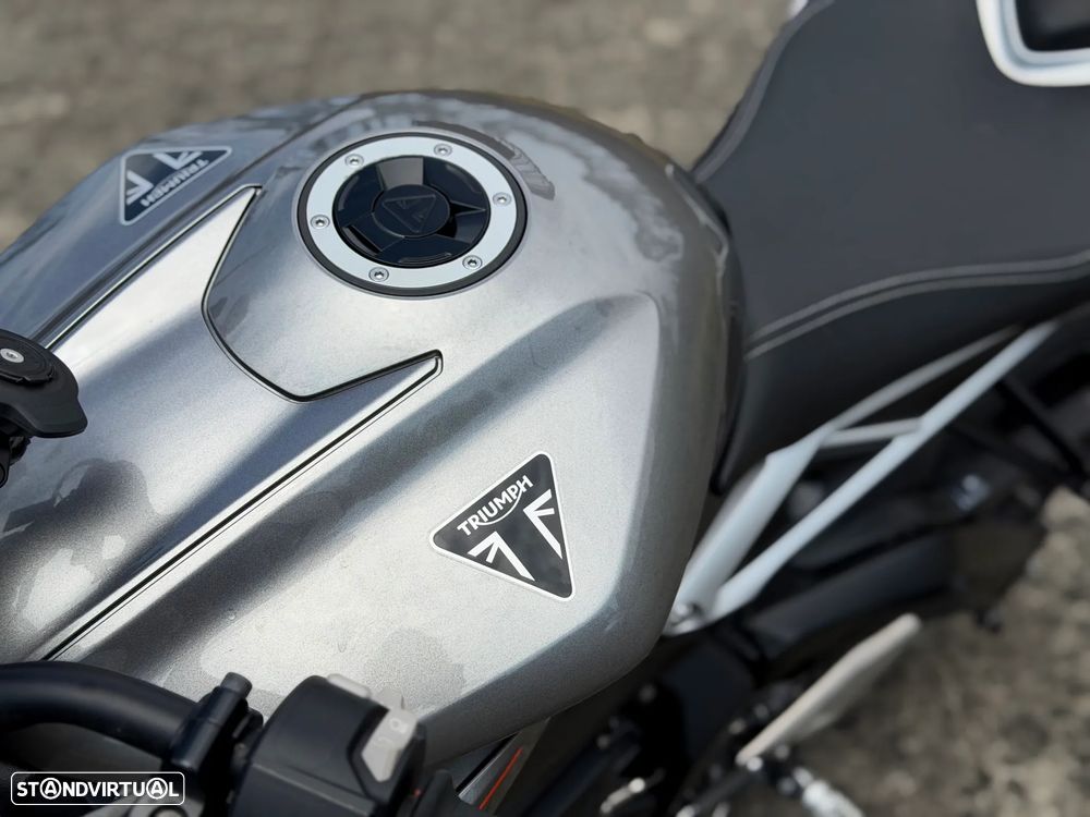 Triumph Street Triple 765 RS - 9