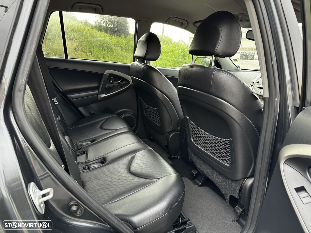 Toyota RAV4 2.2 D-4D X RF - 30