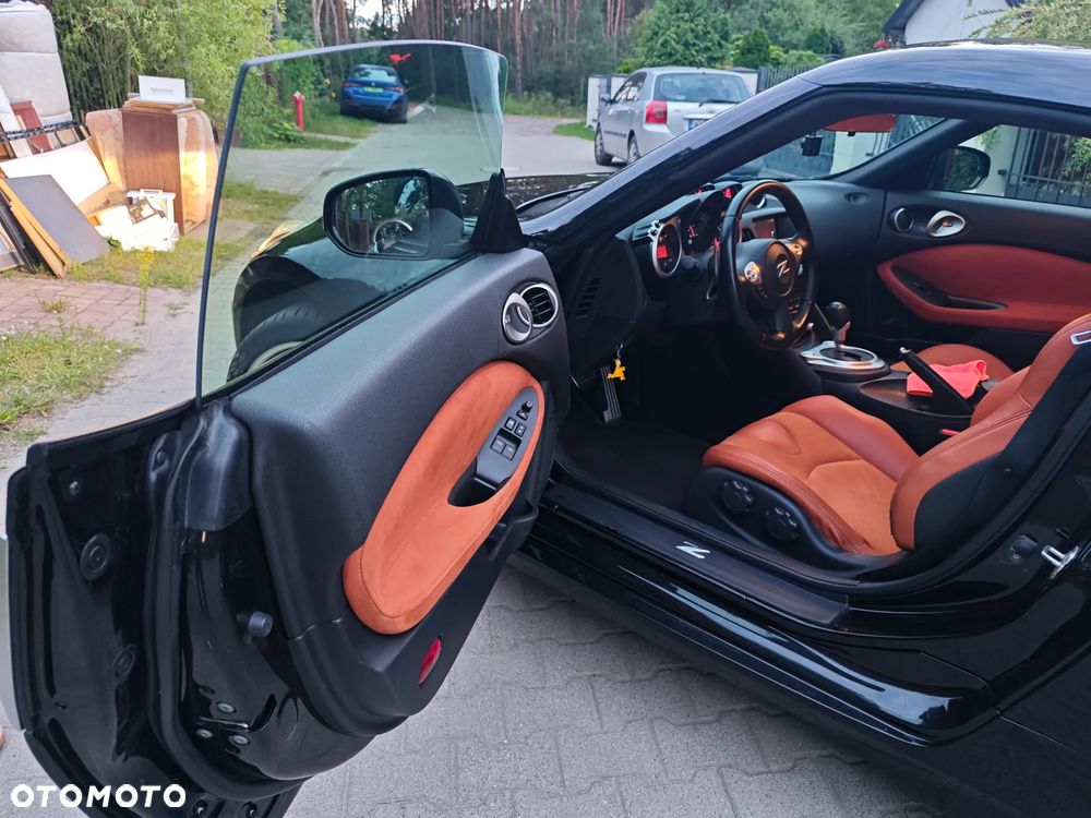 Nissan 370 Z - 25