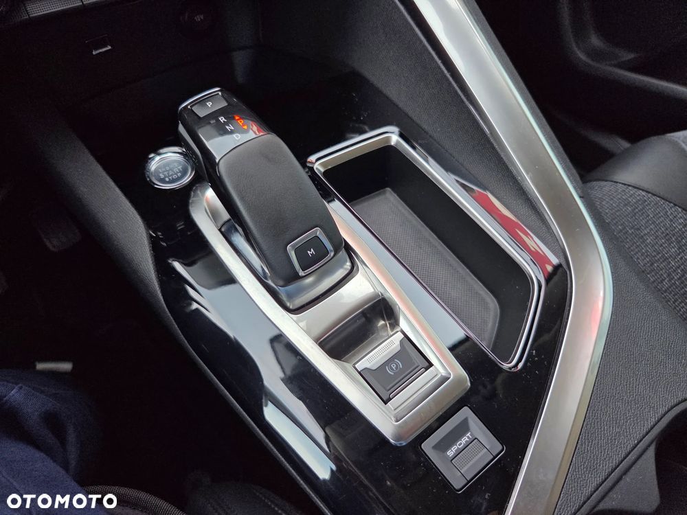Peugeot 3008 PureTech 130 Stop & Start GPF EAT8 Allure - 29