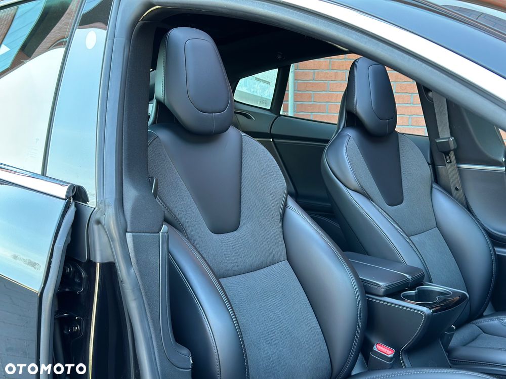 Tesla Model S - 22