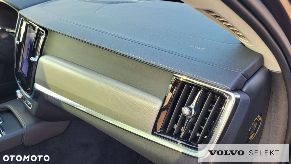 Volvo V90 Cross Country - 24