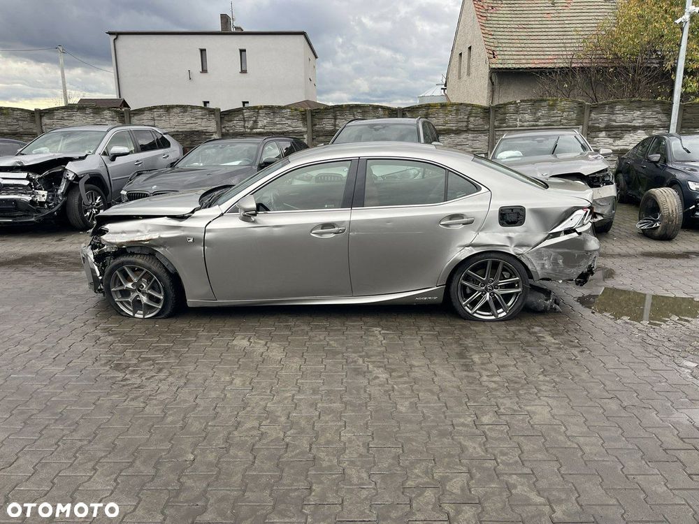 Lexus IS 300h F Sport Edition - 3