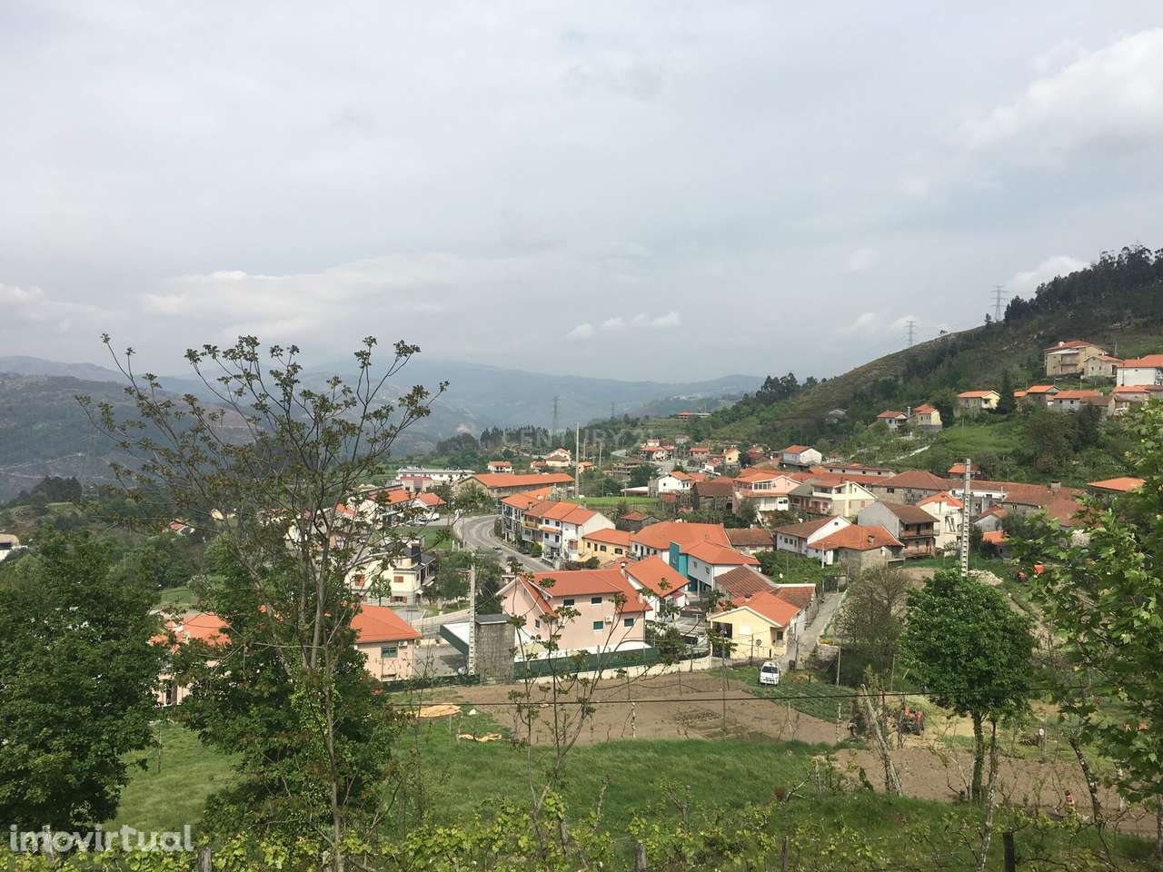 Terreno na zona Gerês , com projeto aprovado com vista rio e serra - Grande imagem: 3/33