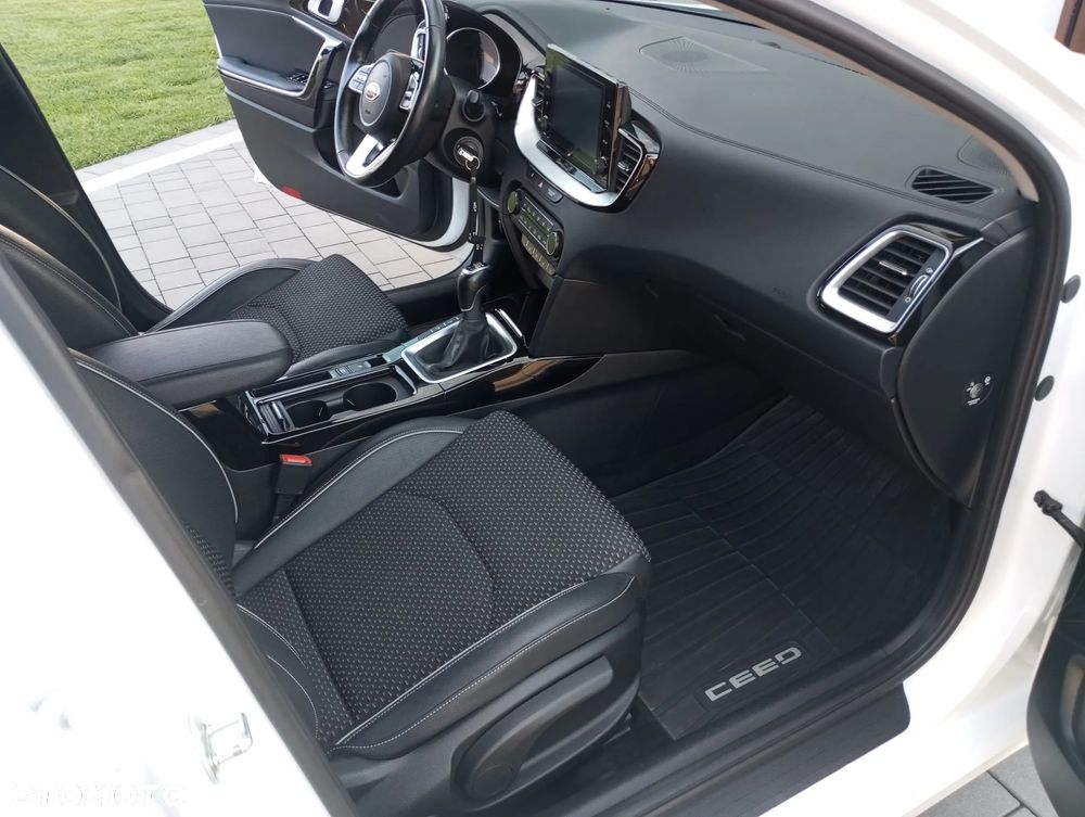 Kia Ceed 1.5 T-GDI L Business Line - 11