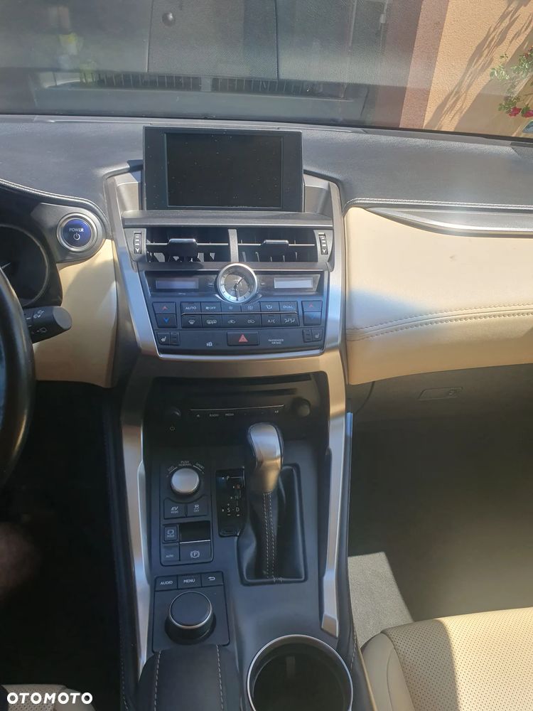 Lexus NX 300h Elegance AWD - 8