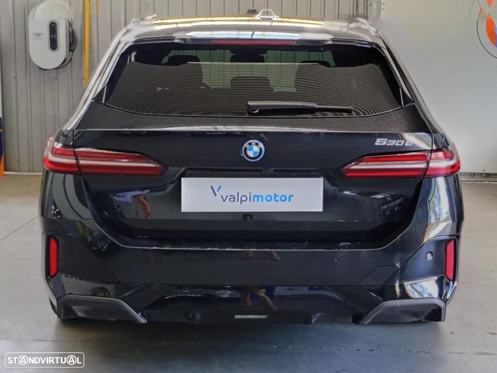 BMW 530 e Pack Desportivo M - 8