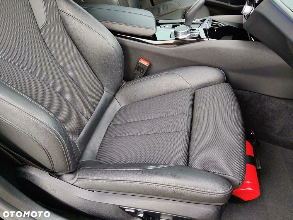 BMW Seria 5 518d Sport - 28