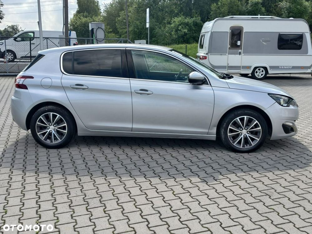 Peugeot 308 - 8