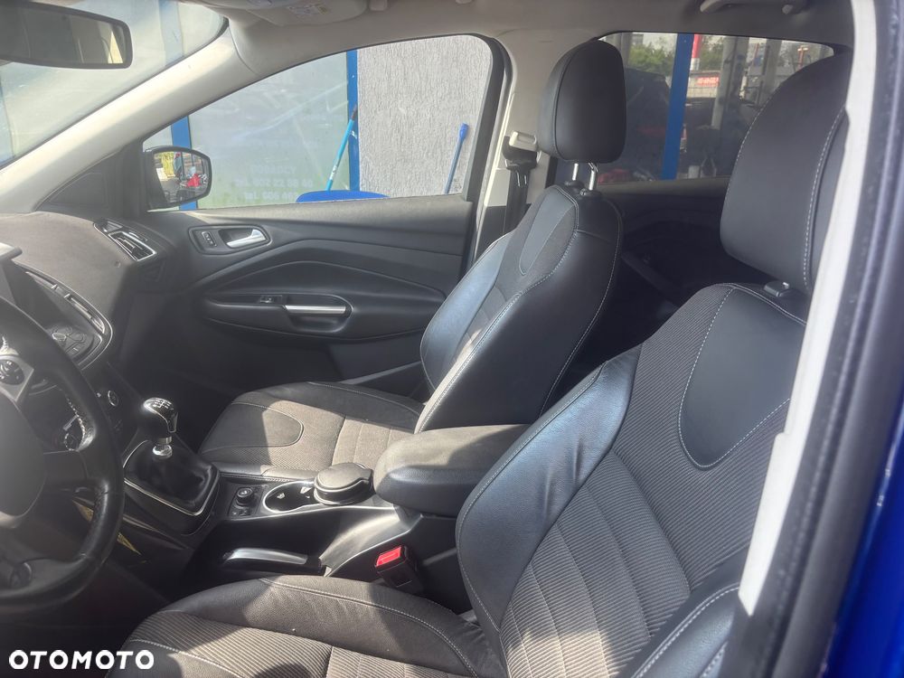 Ford Kuga 1.5 EcoBoost 2x4 Titanium - 6