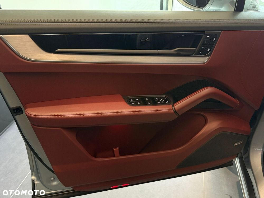 Porsche Cayenne - 15