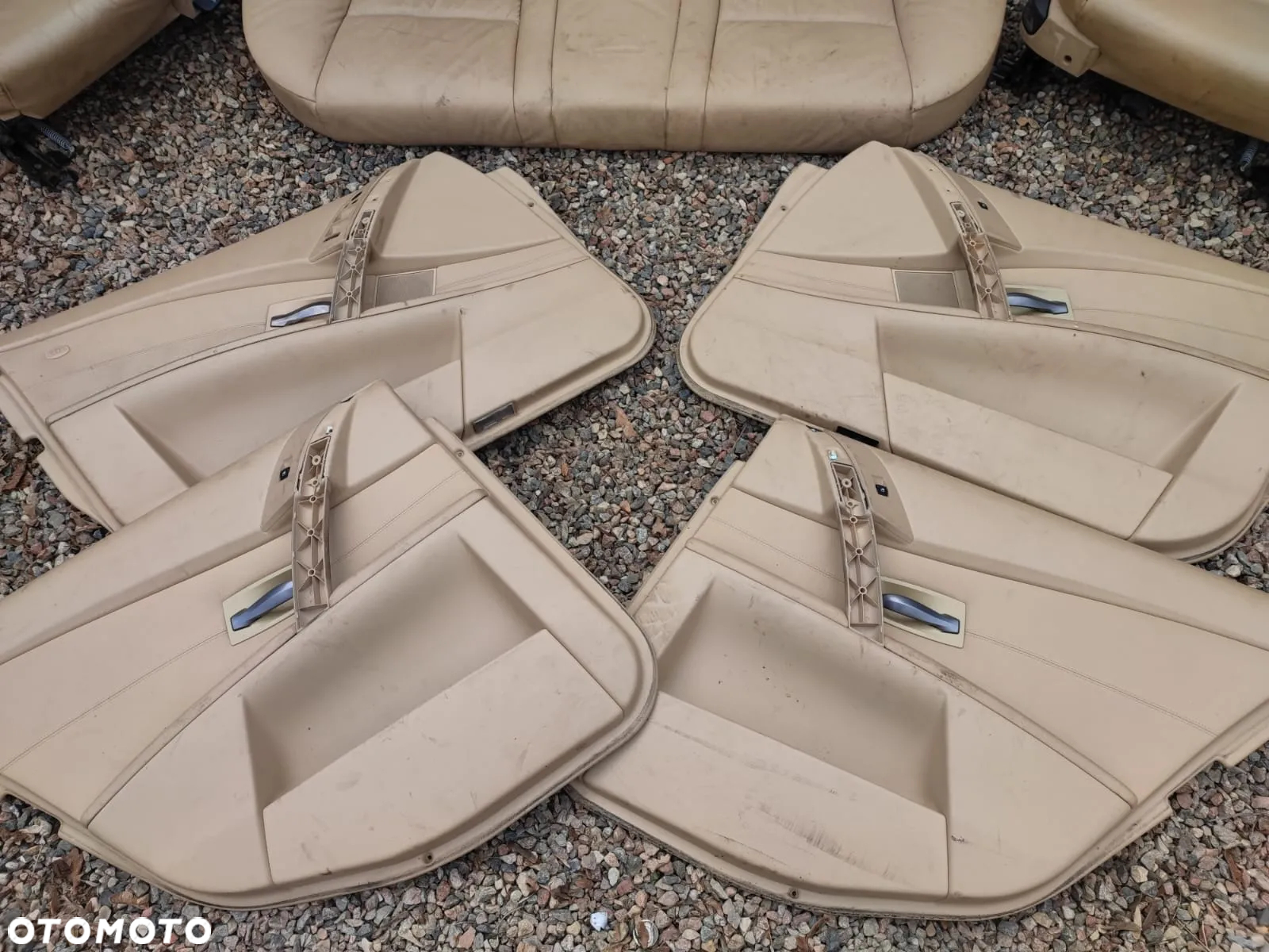 BMW E61. ORYGINALNE KOMPLETNE WNĘTRZE W KOLORZE BEŻOWYM ( FOTELE PRZEDNIE + KANAPA TYŁ + BOCZKI ) EUROPA O NR: 7 076 167 / 7 076 168 / 7 078 729 / 7 078 730 / 7 112 931 / 7 136 060 OEM. W DOBRYM STANIE. - 14