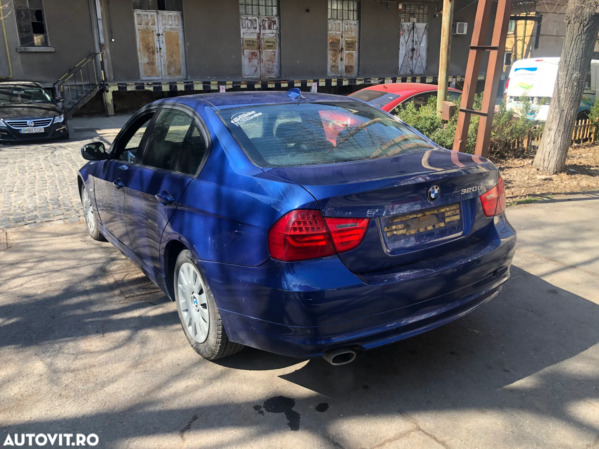 Dezmembrez Bmw Seria 3 E90 LCI facelift 320d N47D20C MONTEGOBLAU METALLIC - 2