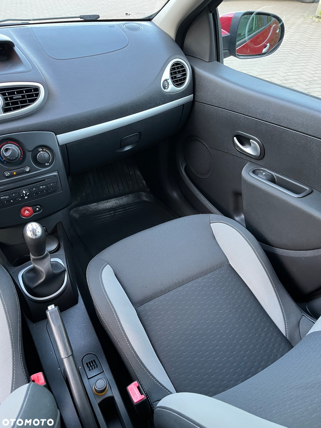 Renault Clio 1.2 16V Authentique - 17