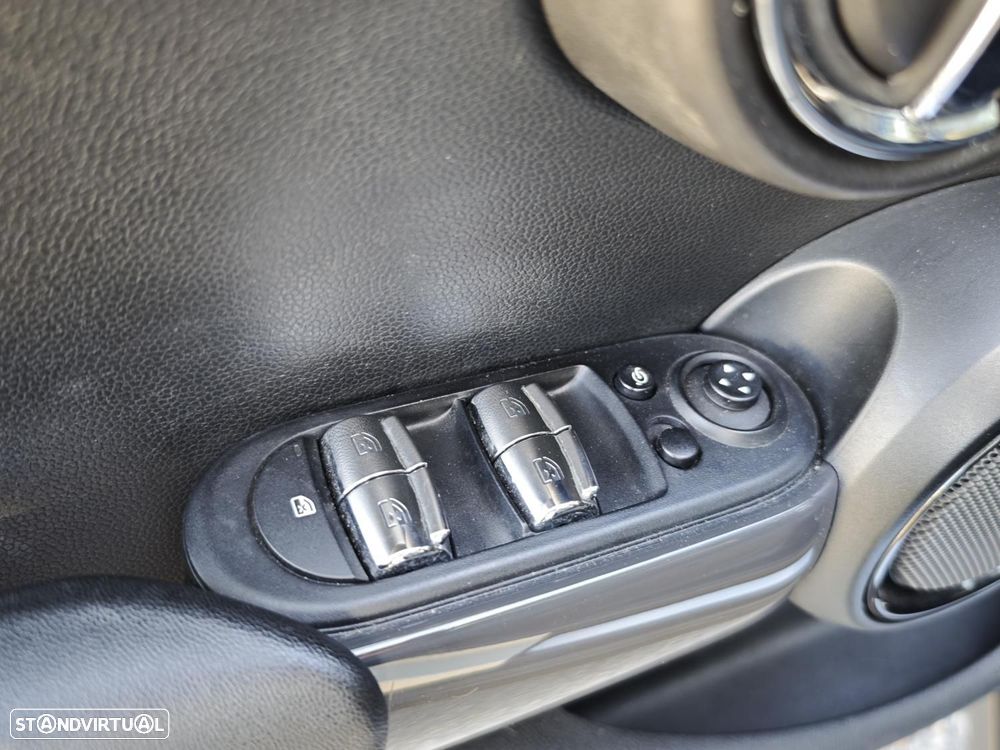 MINI 5 Portas Cooper D - 28