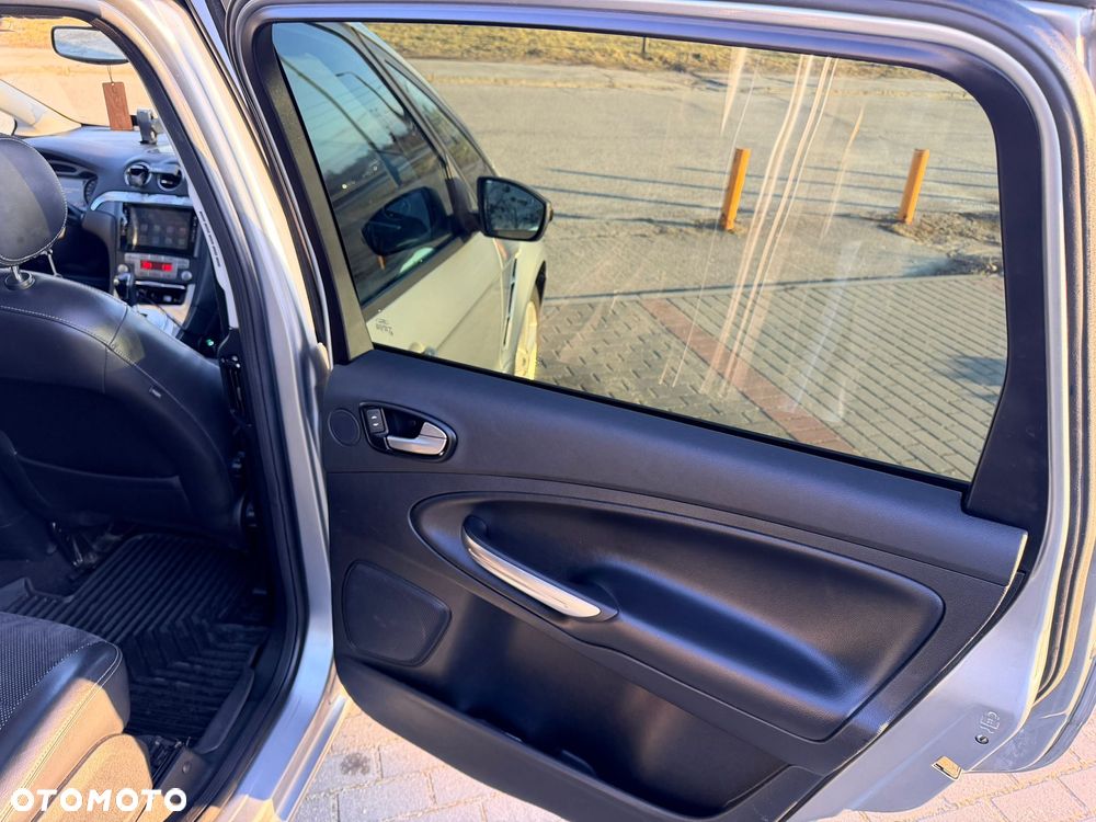 Ford S-Max 2.0 TDCi DPF Titanium X - 33