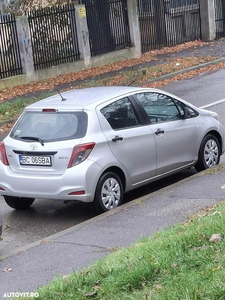 Toyota Yaris 1.3 VVT-i Sol - 4