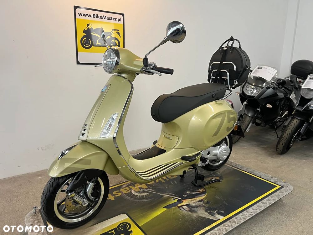Piaggio Vespa - 3
