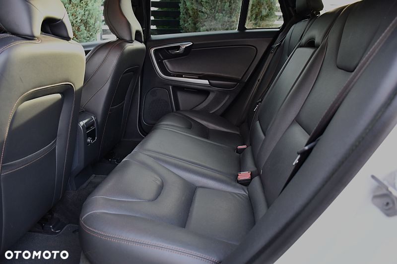 Volvo V60 Cross Country D4 Geartronic Summum - 22