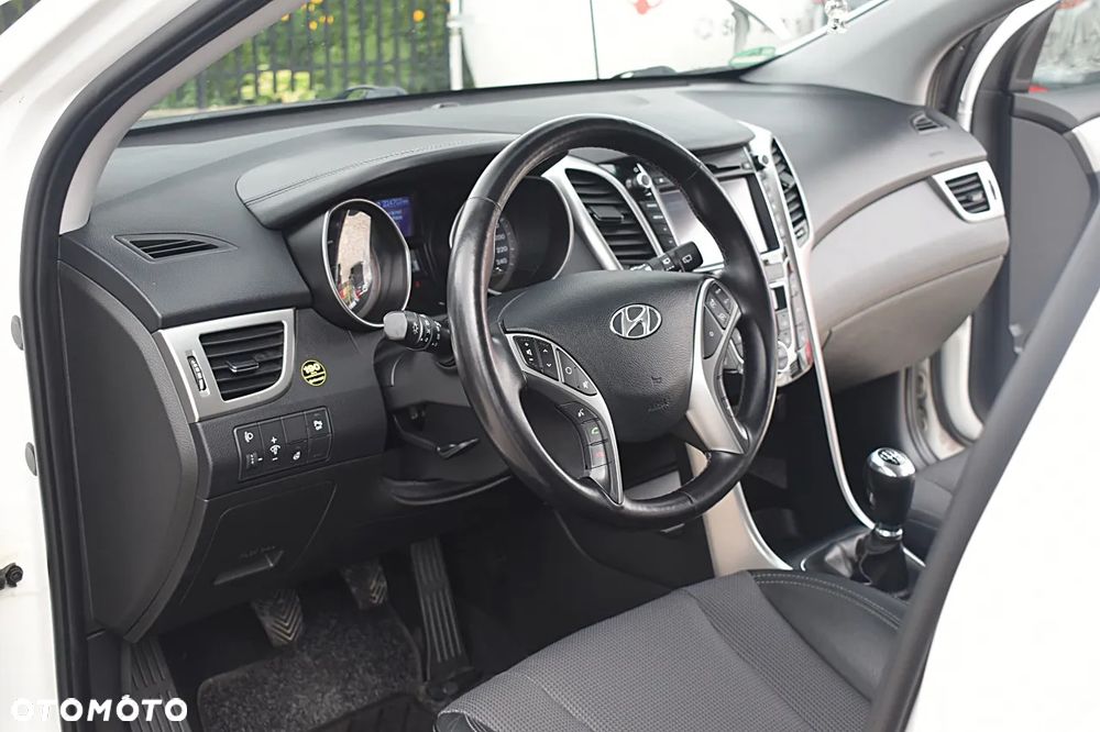 Hyundai i30 i30cw 1.6 CRDi Fifa World Cup Edition - 17