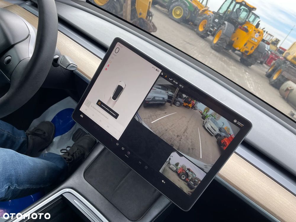 Tesla Model Y Long Range Dual Motor AWD - 14