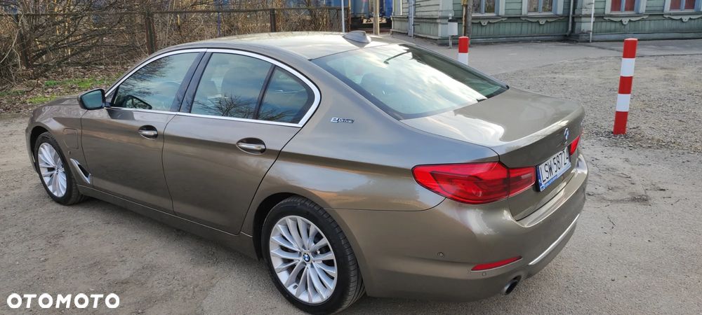BMW Seria 5 530e iPerformance Luxury Line sport - 12