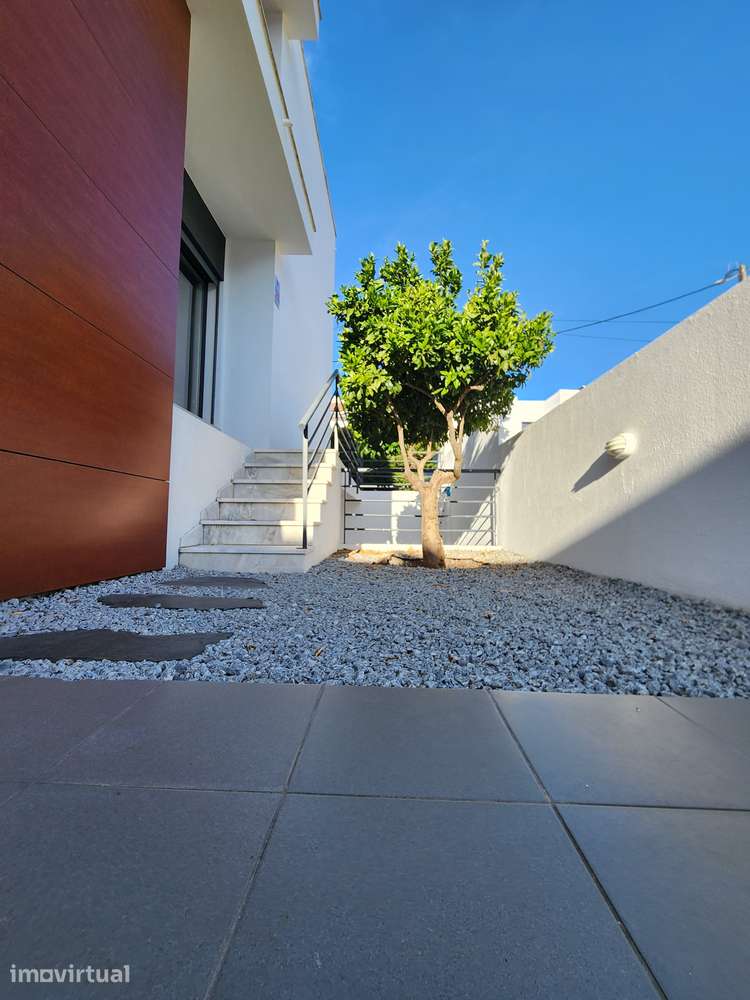Moradia T4 isolada | Piscina | Cave | Garagem - Grande imagem: 4/16