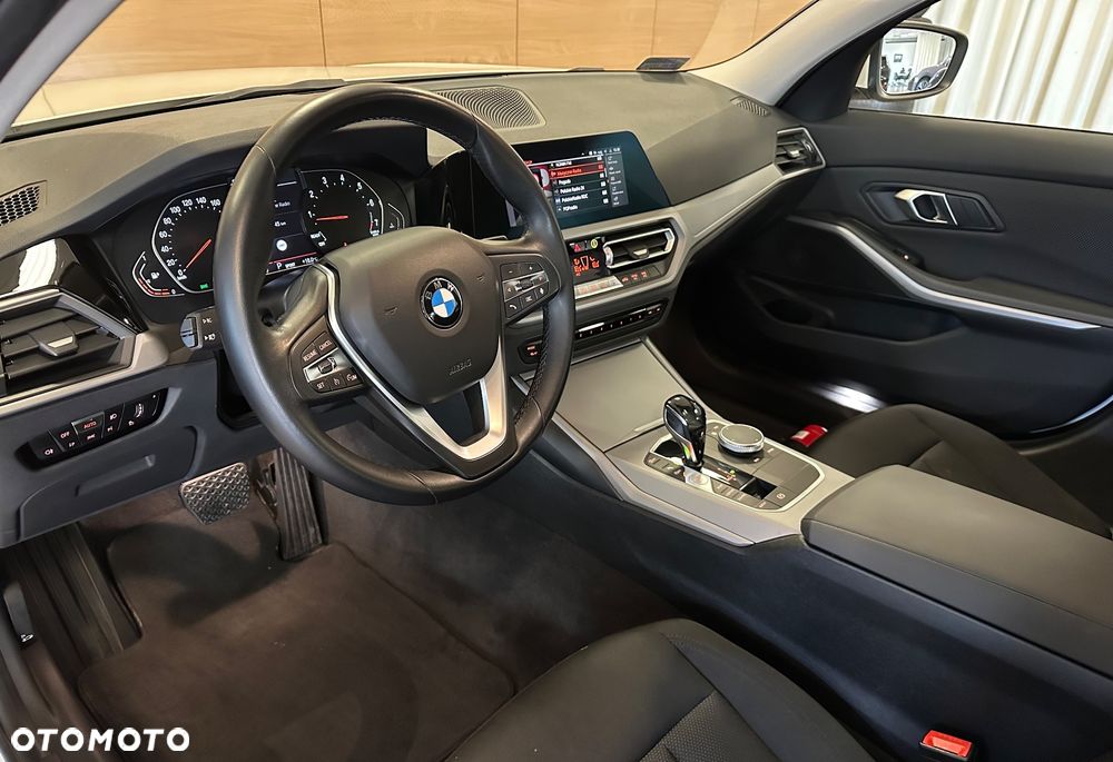BMW Seria 3 318i Advantage - 12