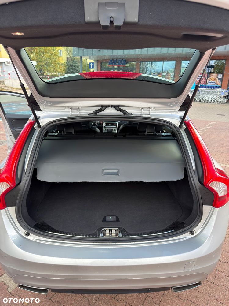 Volvo V60 D4 Drive-E R-Design Momentum - 12