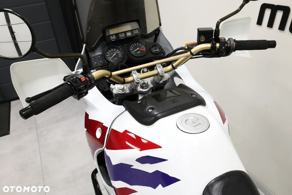 Honda XRV - 17
