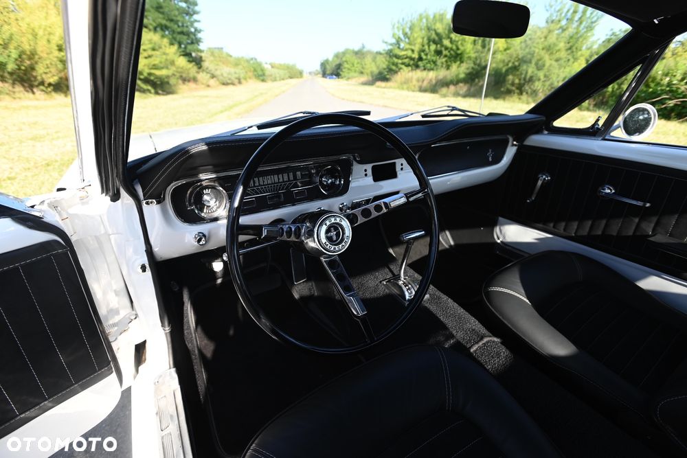 Ford Mustang - 16