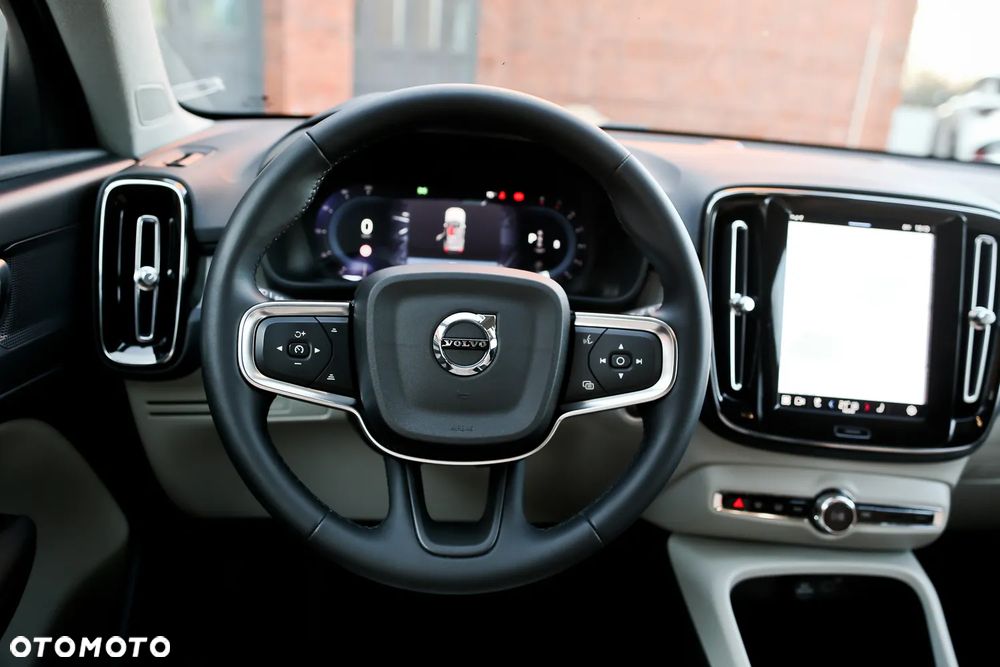 Volvo XC 40 B4 B AWD DKG Ultimate Bright - 22