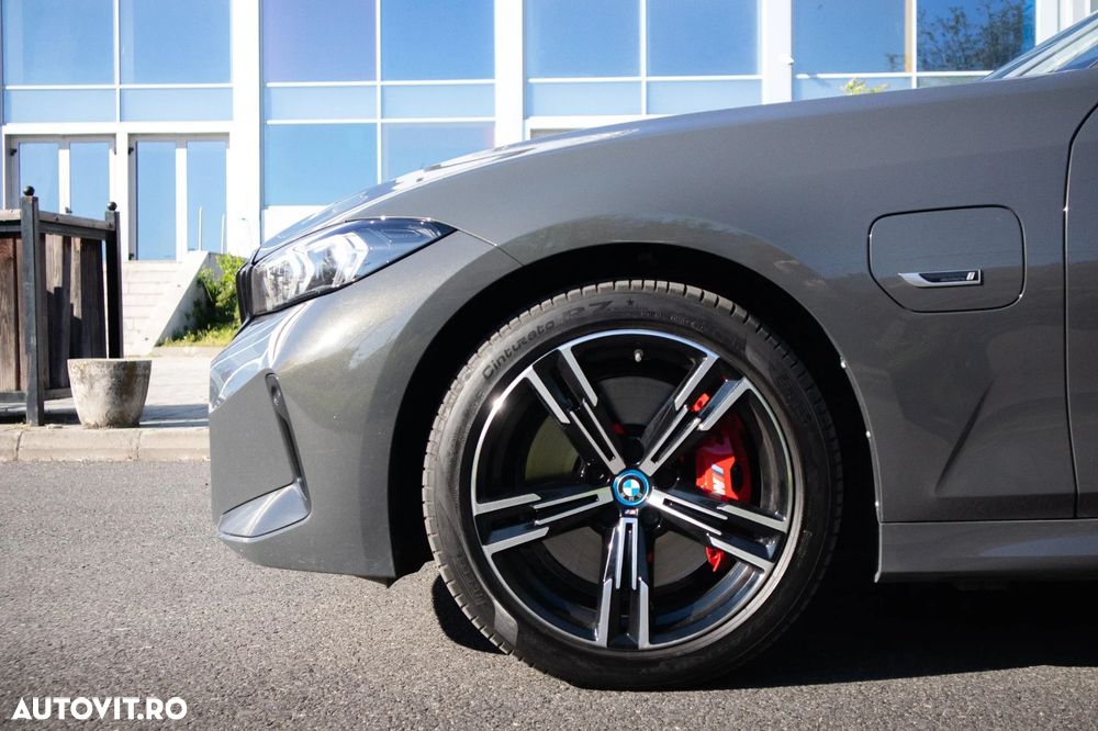 BMW Seria 3 330e Aut. M Sport - 9